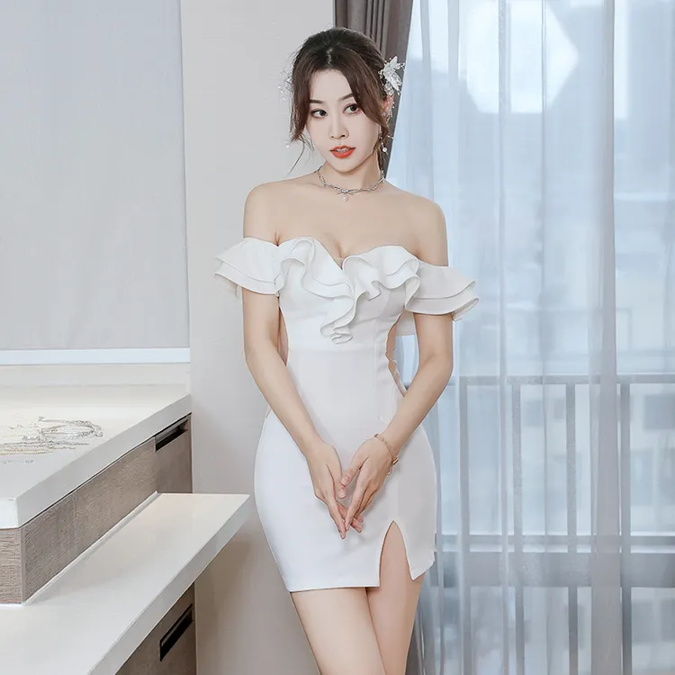 轻奢气场强大女装高端2025新款生日派对白色公主性感小众女装