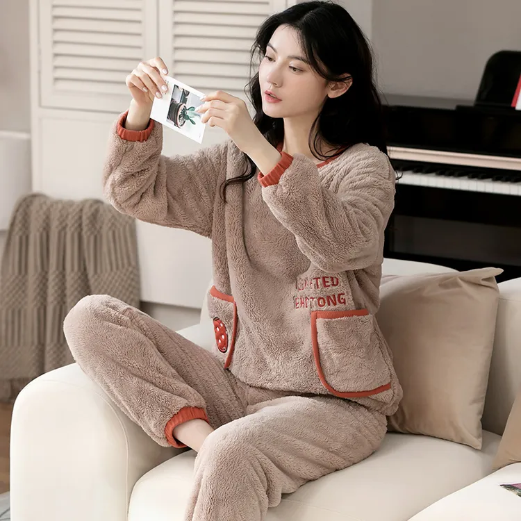 睡衣女秋冬款珊瑚绒长袖圆领束脚套装加厚加绒保暖冬季家居服外穿