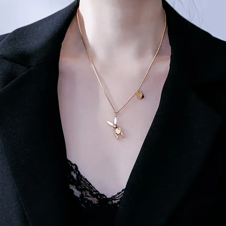 LINGSIV 钛钢项链 新款机械兔子项链女潮小众设计轻奢吊坠锁骨链