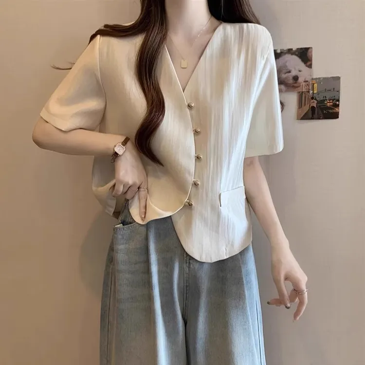 法式小香风斜扣短袖衬衫女夏季大码显瘦上衣别致气质V领雪纺衫