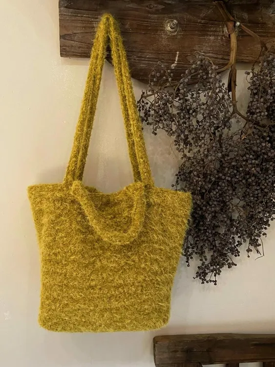 2024秋冬新款韩版毛绒软糯单肩包腋下包大容量两用通勤托特包