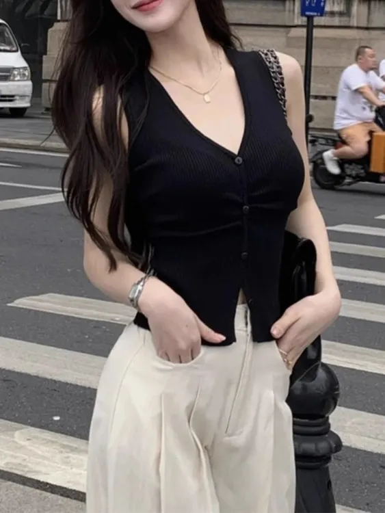 高级感黑色v领冰丝针织吊带背心女夏季设计感修身短款无袖t恤上衣