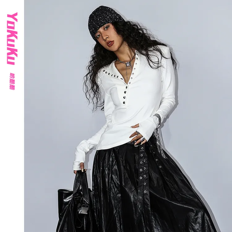 哟酷酷（不羁女孩）切割斜边不规则斜扣肩棉拇指扣磨毛显瘦上衣款