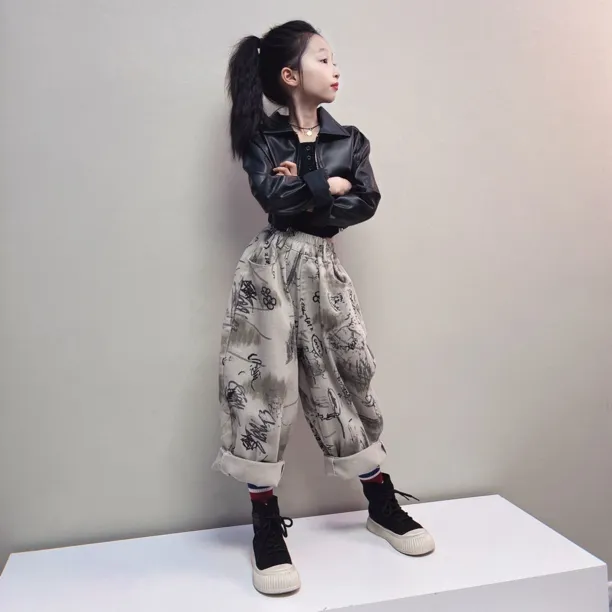 女童秋款外套2024新款韩版中大童时髦休闲拉链衫皮衣休闲涂鸦裤