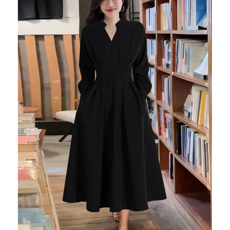 大码黑色长袖连衣裙女秋季新款胖mm收腰气质显瘦V领高级感小黑裙