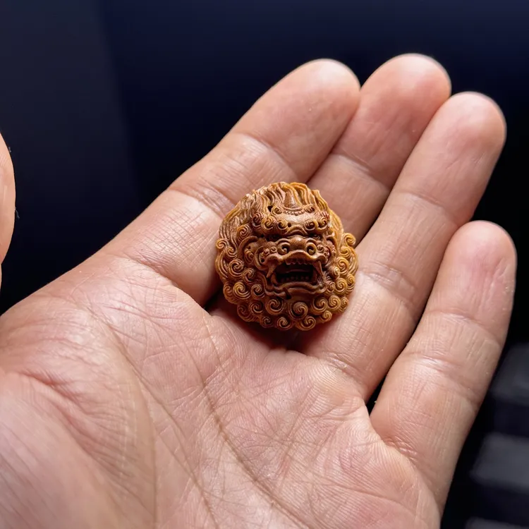 唐狮滚绣球，桃核雕刻圆雕满工，逍遥本工