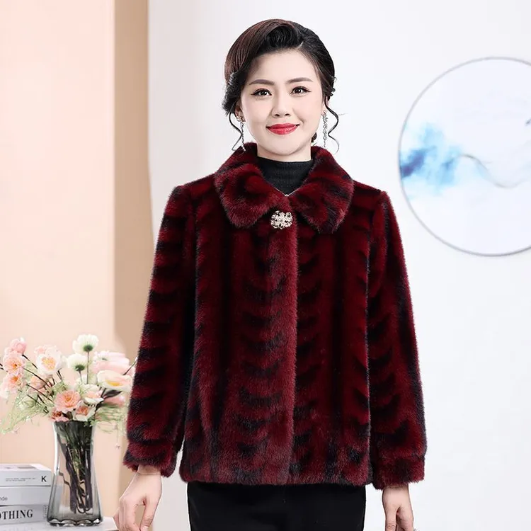 妈妈装冬天仿皮毛一体外套短款长袖新款上衣女时髦百搭高档次女装