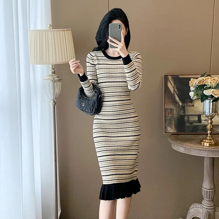 长袖条纹针织连衣裙女秋冬修身包臀长款过膝时尚外穿圆领打底裙子