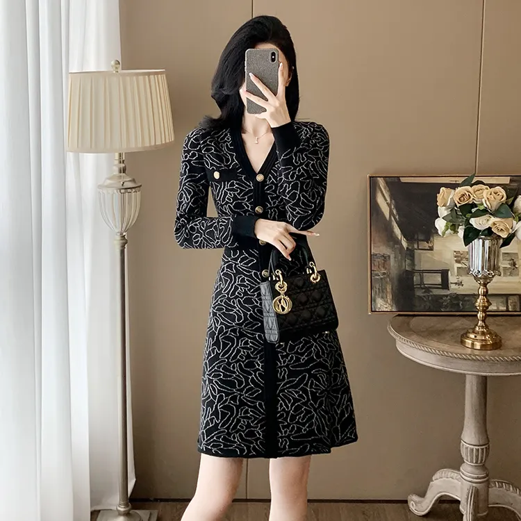 小香风气质针织连衣裙女2025年秋冬新款高级感穿搭加厚打底裙子