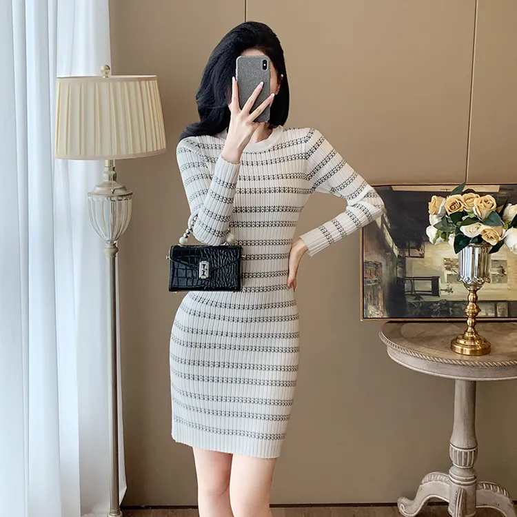 小香风2025年秋冬季长袖圆领针织连衣裙女条纹修身显瘦包臀T恤裙