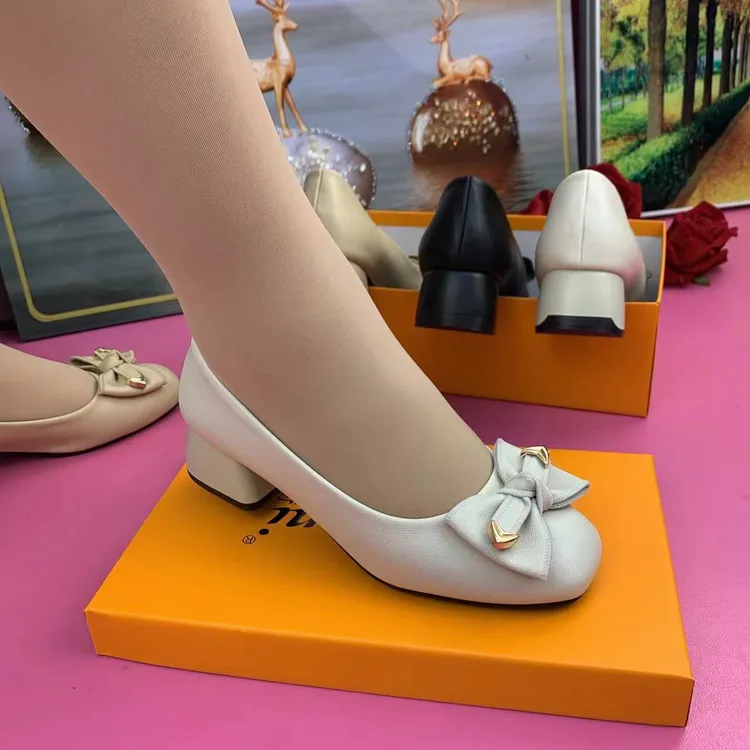 粗跟软皮单鞋女2025百搭新款不累脚女鞋蝴蝶结浅口方头中跟豆豆鞋