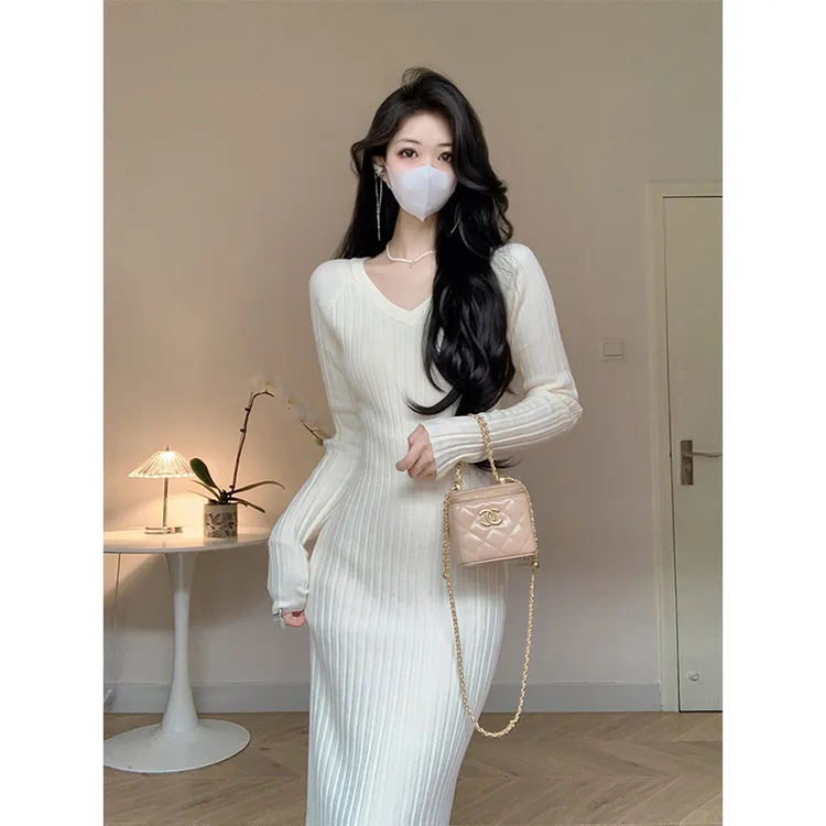 v领针织连衣裙女秋冬新款修身显瘦包臀长款毛衣裙过膝打底配大衣