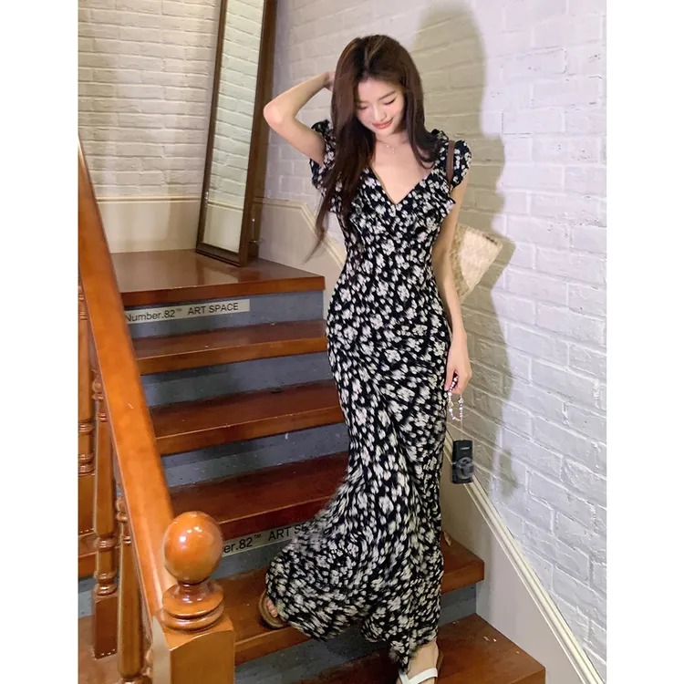 实拍2024夏装新款玫瑰岛碎花黑色连衣裙女长款荷叶边裙子