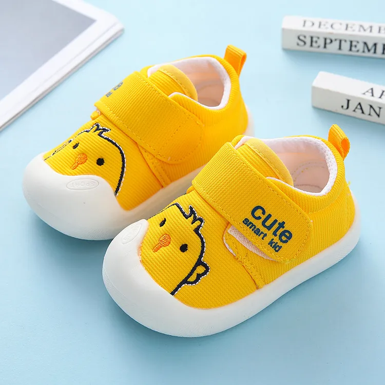 秋季软底学步鞋轻便防滑不掉鞋透气不闷脚儿童新款刺绣小黄鸭布鞋