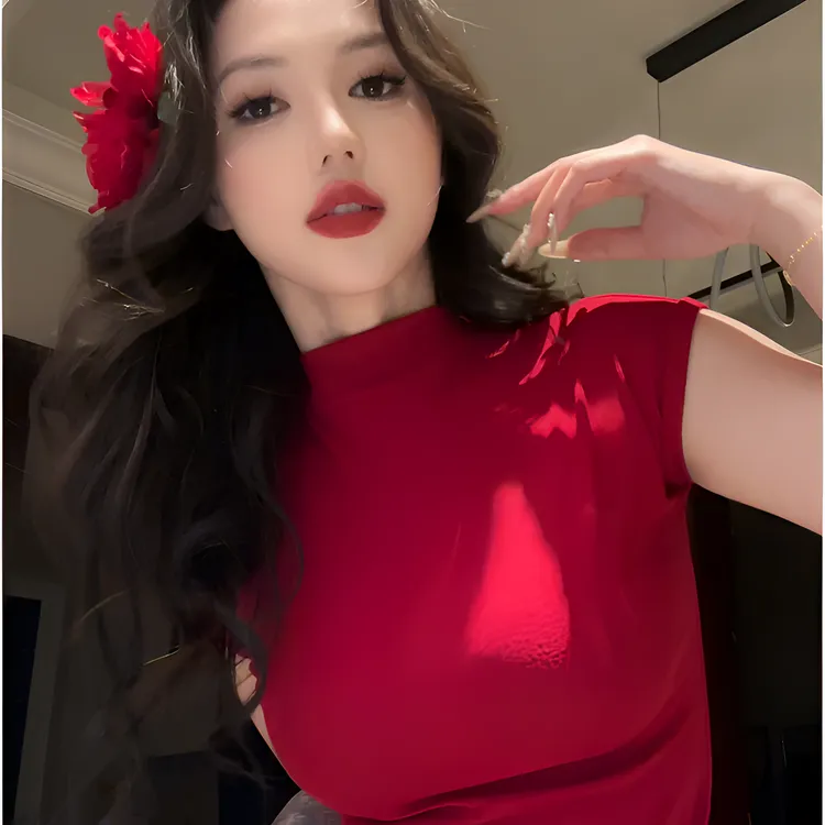 2025爆款女装气质时尚减龄T恤新款修身打底短款辣妹上衣ins