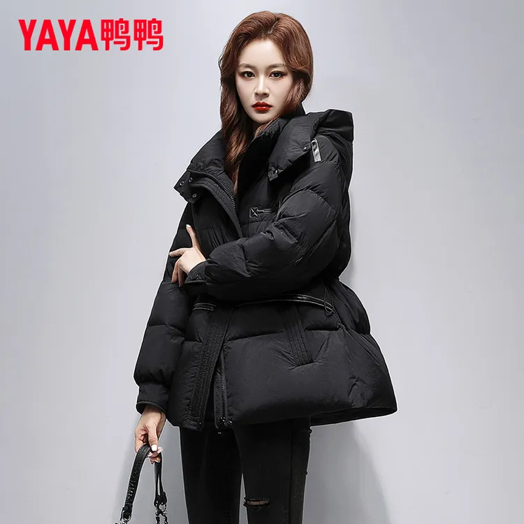 YAYA/鸭鸭中长款羽绒服女2024冬新款时尚收腰显瘦连帽纯色外套潮