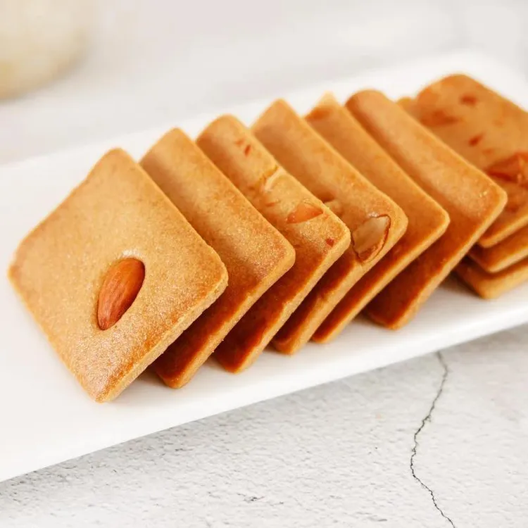 坚果芙脆饼干巴旦木腰果椰片薄脆干烙蛋糕鸡蛋煎饼网红休闲食