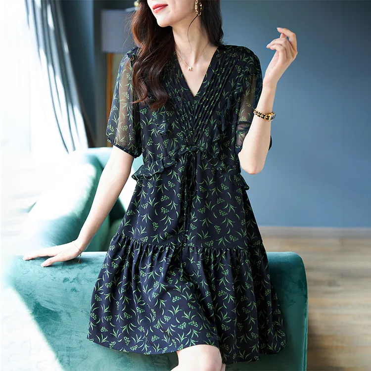 女士裙子2025夏季新款高端轻奢气质显瘦法式绿色碎花裙连衣裙