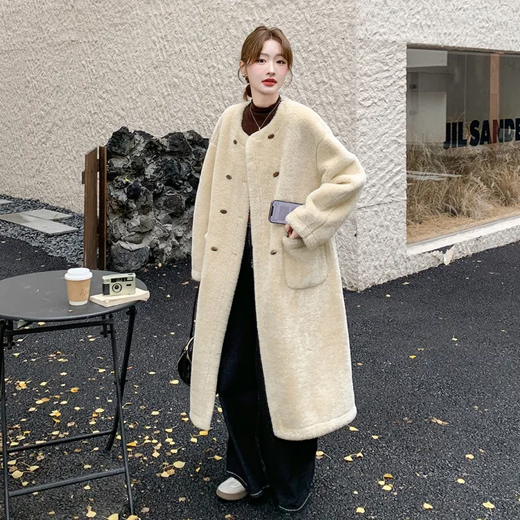 米黄色长款皮毛一体外套女冬季2025年新款高级感慵懒风双排扣大衣