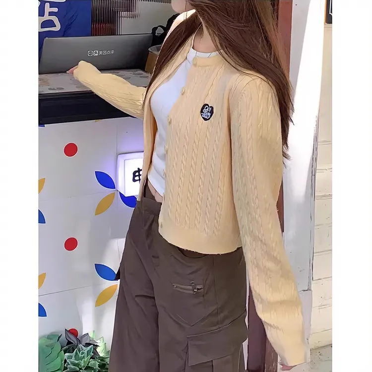 秋冬麻花针织长袖开衫女2025年冬季新款圆领毛衣外套网红爆款上衣