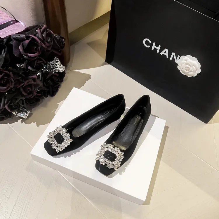 新款单鞋方头设计耀眼时尚水钻搭配秋冬必备粗跟百搭软底