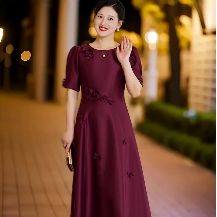 年轻喜婆婆时尚晚礼服高端A摆婚宴礼服优雅气质长款酒红色连衣裙