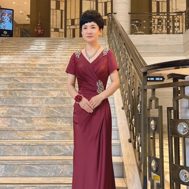 0675 红色短袖喜庆喜妈妈婚宴晚会晚宴高贵气质高雅礼服