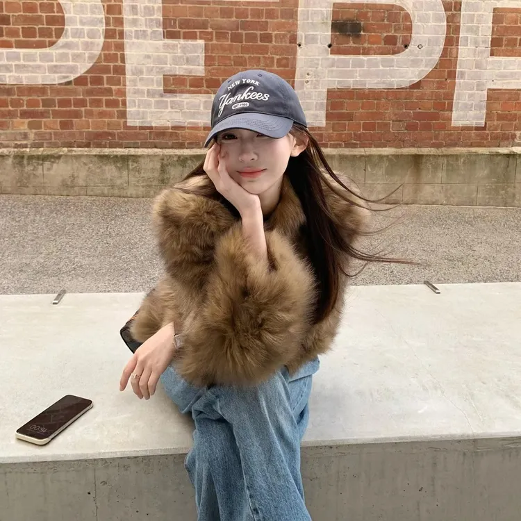 棕色美式复古独特超好看短款V领外套女高级感上衣2025秋冬洋气