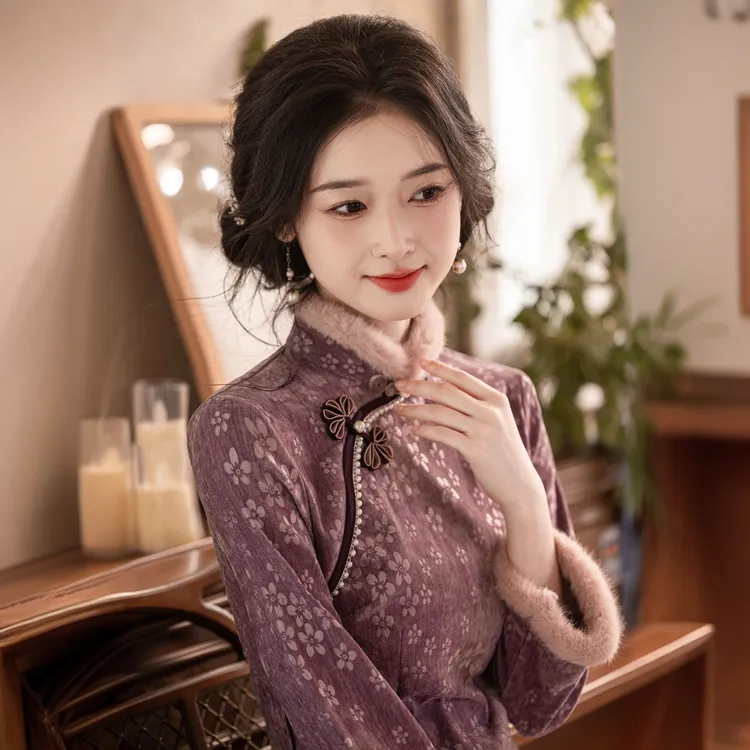 冬季旗袍2025年新款新中式年轻款长袖加绒保暖少女日常修身连衣裙