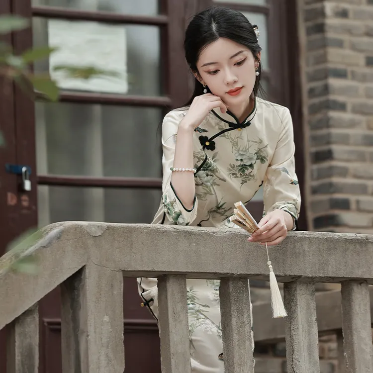 秋季旗袍新款2025新款年轻款少女改良新中式国风日常气质素雅长袖
