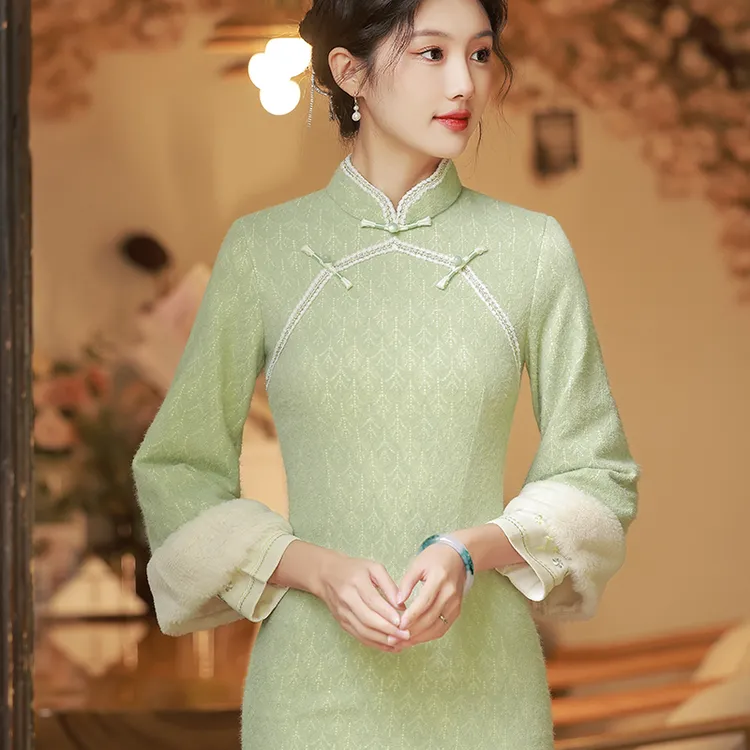 旗袍2022年新款秋冬加厚加绒新中式连衣裙绿色长袖日常冬装纯欲风