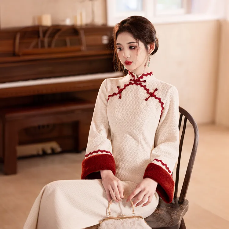冬季旗袍2025年新款新中式年轻款长袖加绒保暖少女日常修身连衣裙