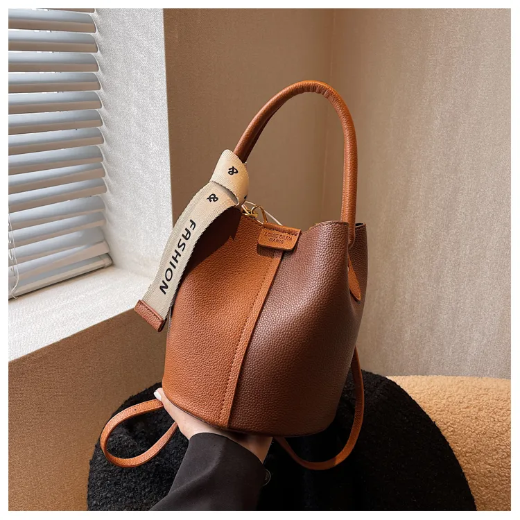 高级感小众设计拼色水桶包经典百搭手提包大容量通勤单肩包斜挎包