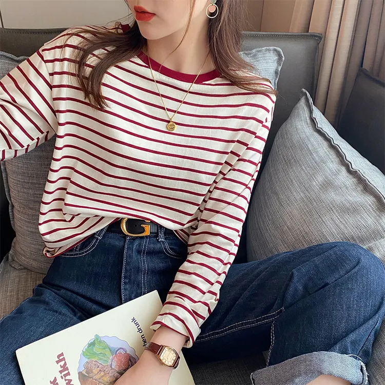 2024年撞色红色条纹圆领长袖t恤春秋时尚内搭宽松休闲打底衫上衣