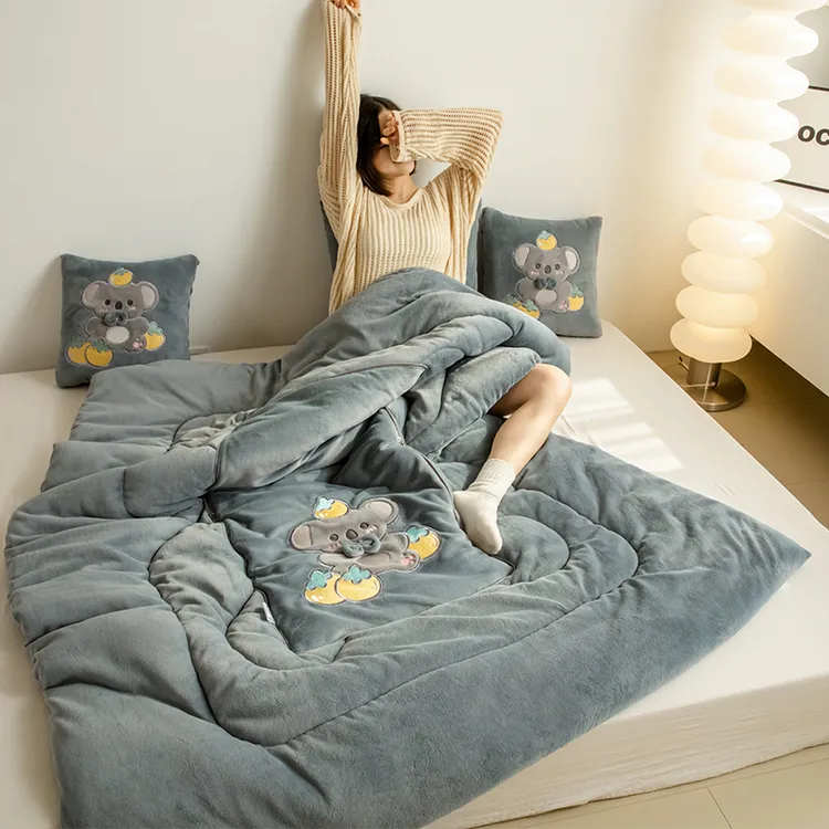 冬季加厚两用抱枕被卡通车载靠垫办公室沙发午睡空调毯抱枕被子
