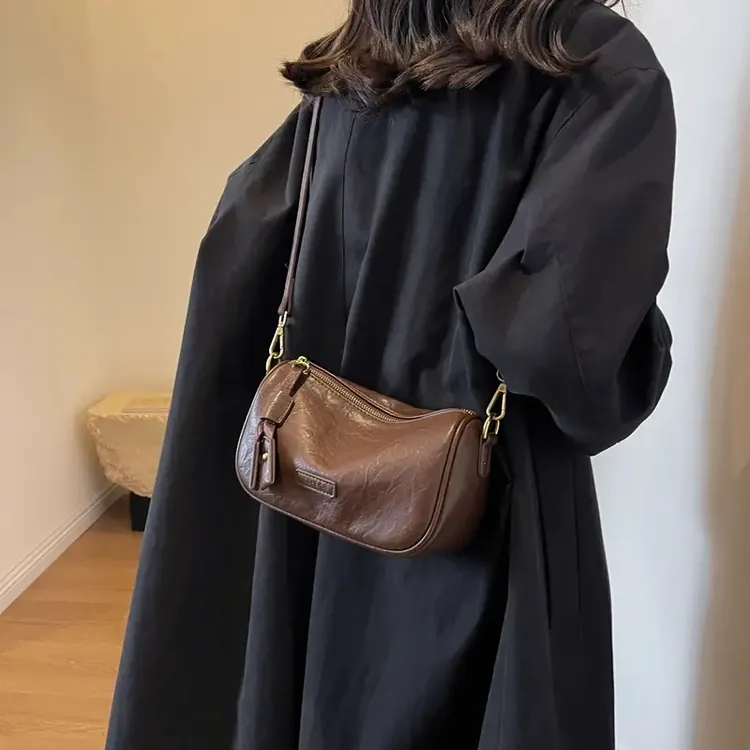 2024秋季复古韩版女士月亮豌豆包女包简约百搭软皮小包单肩斜挎包