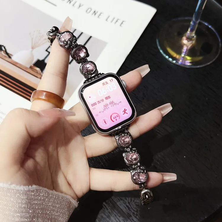 适用Apple苹果iwatchSE98代7654321手表带细款金属镶钻可爱KT女猫