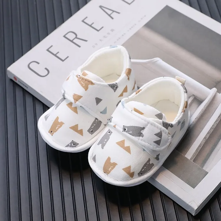 婴儿布鞋软底不掉防滑棉布春秋单鞋夏季凉鞋透气0-1岁宝宝学步鞋