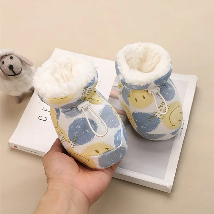 秋冬婴幼儿棉鞋加厚绒宝宝软底脚套保暖0-6-12个月新生鞋子防掉跟