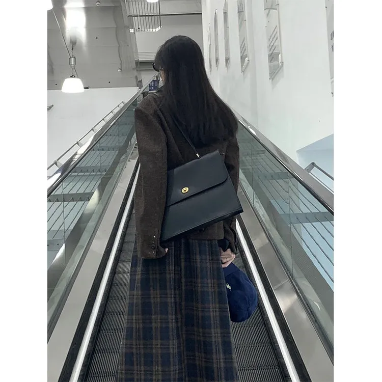 公文包女士斜挎包2025新款大包女大容量简约百搭大学生上课通勤包