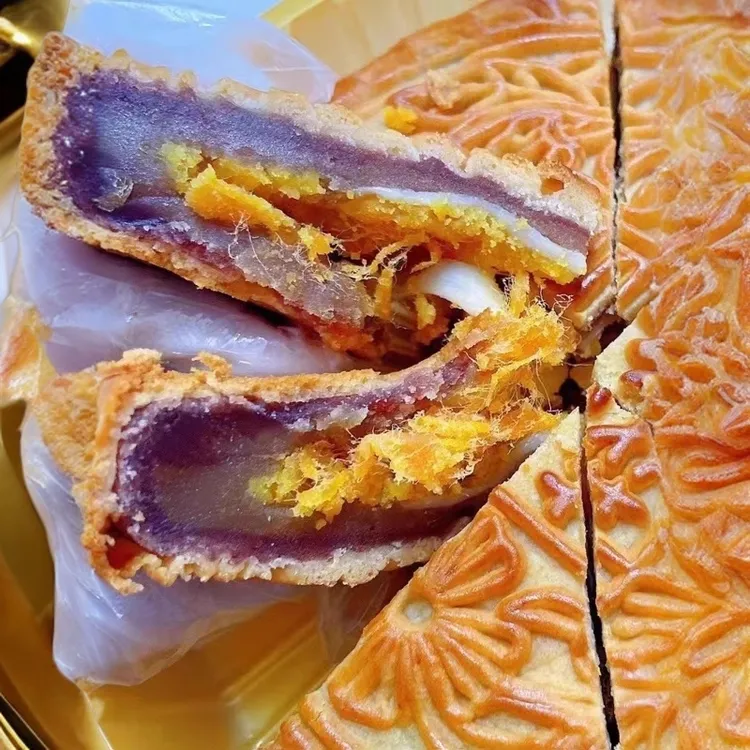 广式麻薯大月饼潮汕网红零食芋泥咸蛋黄肉松紫薯芋泥中秋月饼500g
