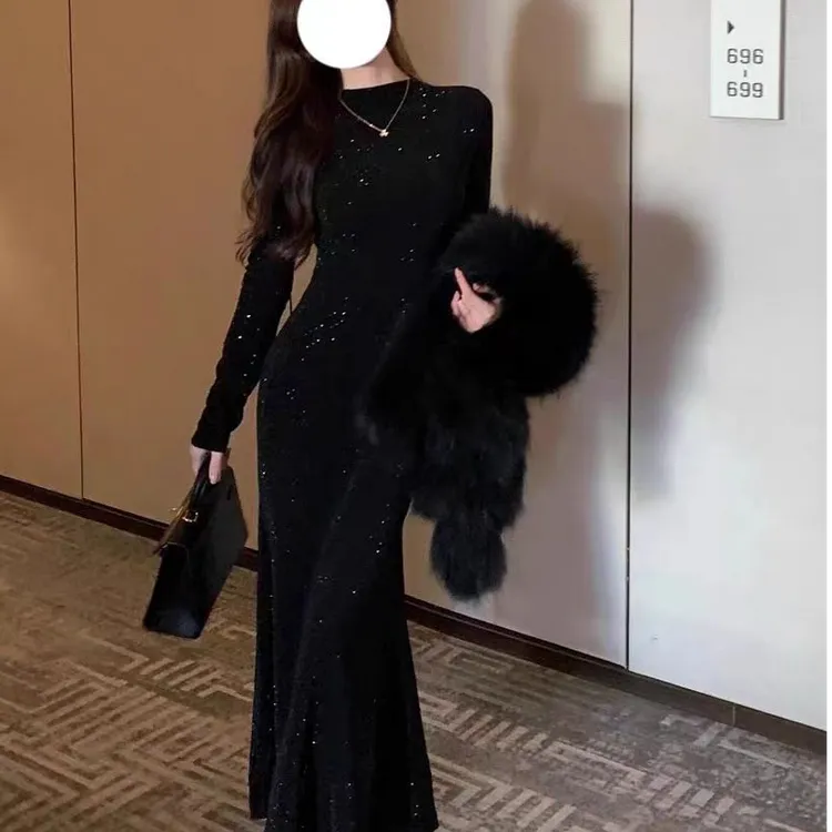 7257黑色秋冬连衣裙设计感小众烫钻鱼尾裙高级感半高领亮闪御姐风