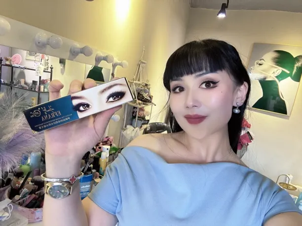 EFRANA/伊肤拉纳瞬间超浓密加长防水睫毛膏持久防汗不晕染睫毛膏