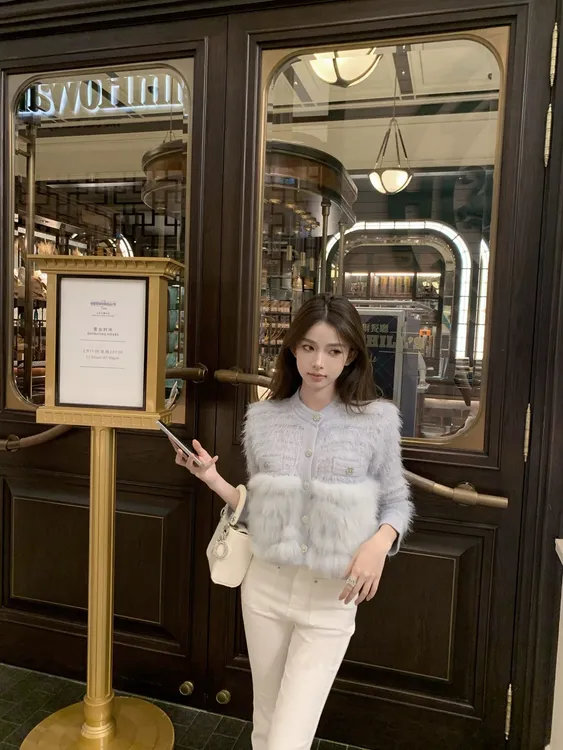 现货2025年新名媛小香风狐狸毛拼接针织皮草毛衣显瘦圆领外套