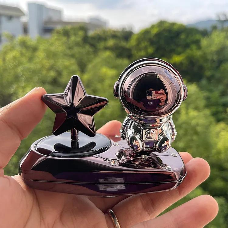 太阳能车载香水香熏星星汽车摆件创意宇航员车内中控台高端