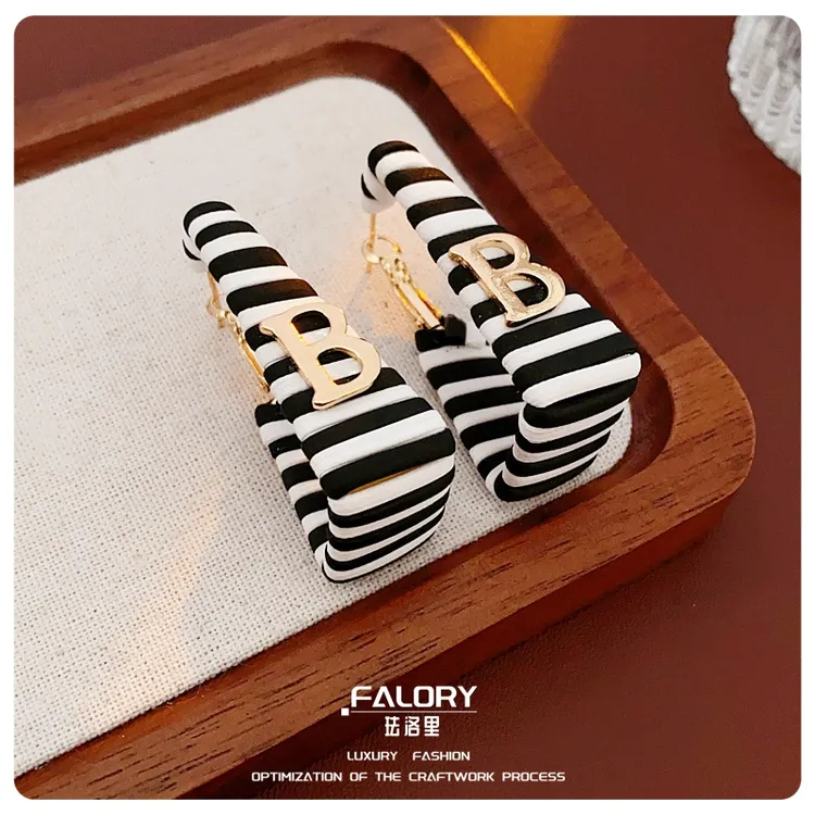 铜合金耳饰 【狂野西部】黑白条纹字母高级感皮革耳环时尚小众个性