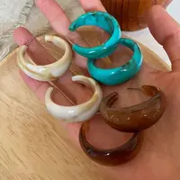 复古港风耳圈粗版气质耳钉ins简约秋冬小众耳环女奶茶色系耳饰