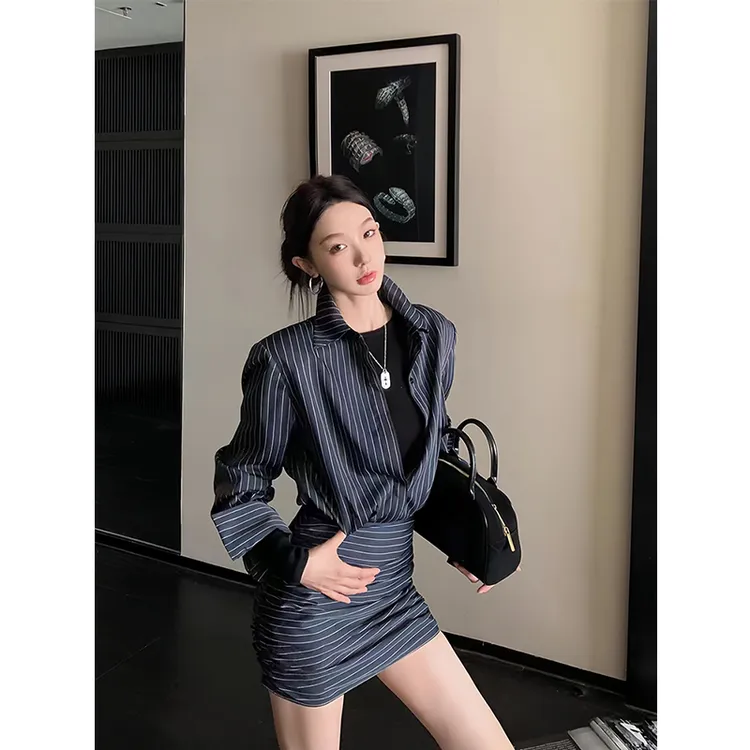 轻熟御姐风条纹长袖衬衫连衣裙女春季设计感修身显瘦辣妹包臀短裙