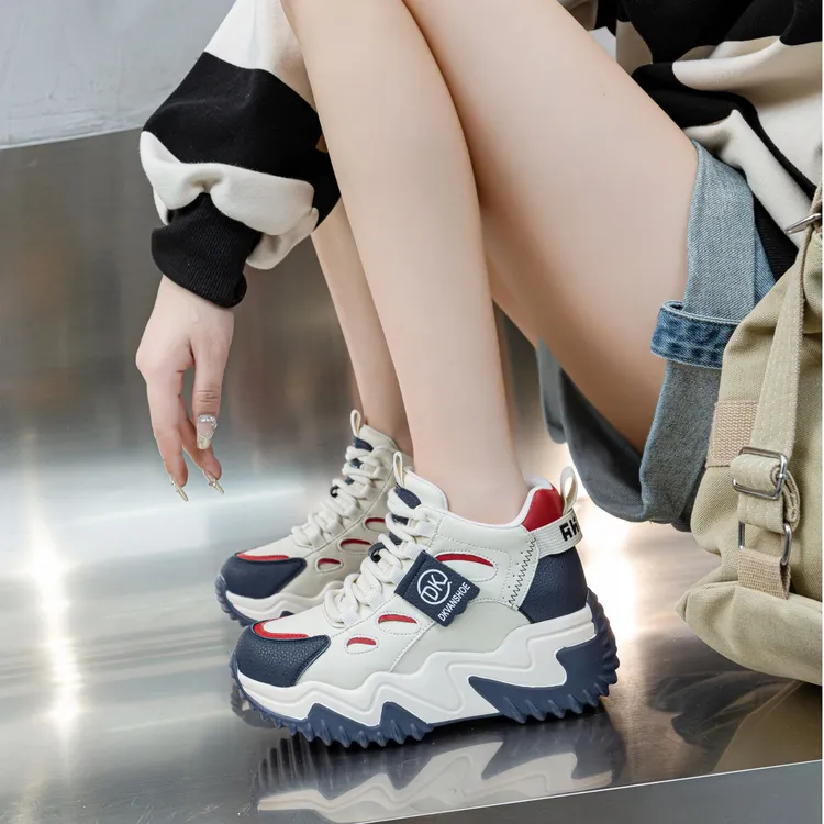 爆款2025春秋新款网红时尚百搭潮流软底厚底小白鞋休闲高帮鞋女鞋