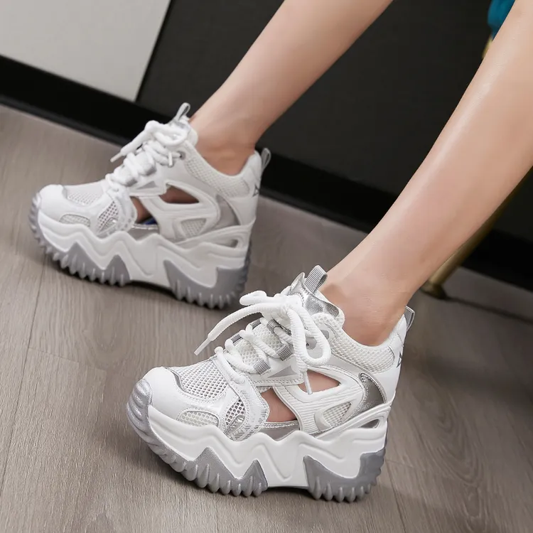 震地王厚底内增高12cm运动凉鞋女2025夏百搭透气镂空小个子老爹鞋